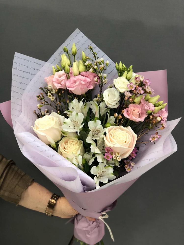 Букет цветов из: Альстромерии, Розы и Лизиантусы в Поселке имени Свердлова