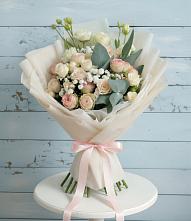Букет цветов из:  Розы и Лизиантусы в Поселке имени Свердлова
