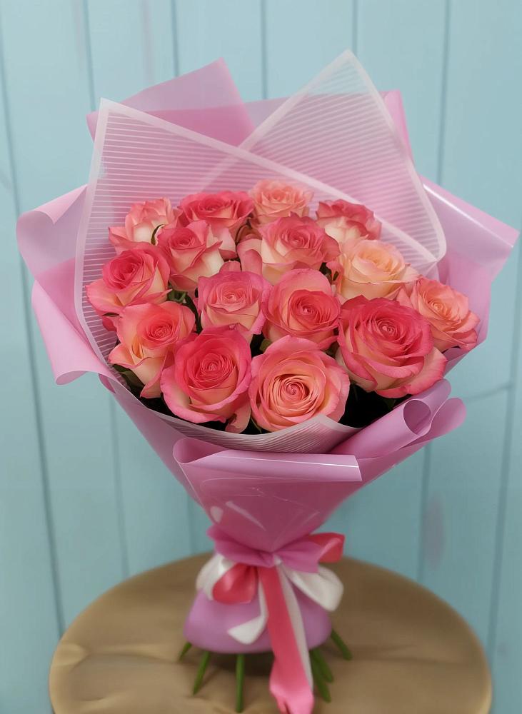 Букет 15 Розовых роз Равель в Поселке имени Свердлова