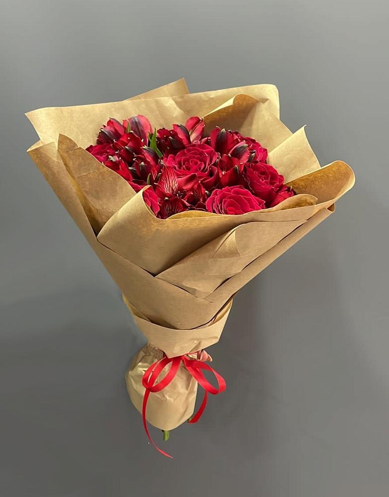 Букет цветов из: Альстромерии и Розы в Поселке имени Свердлова