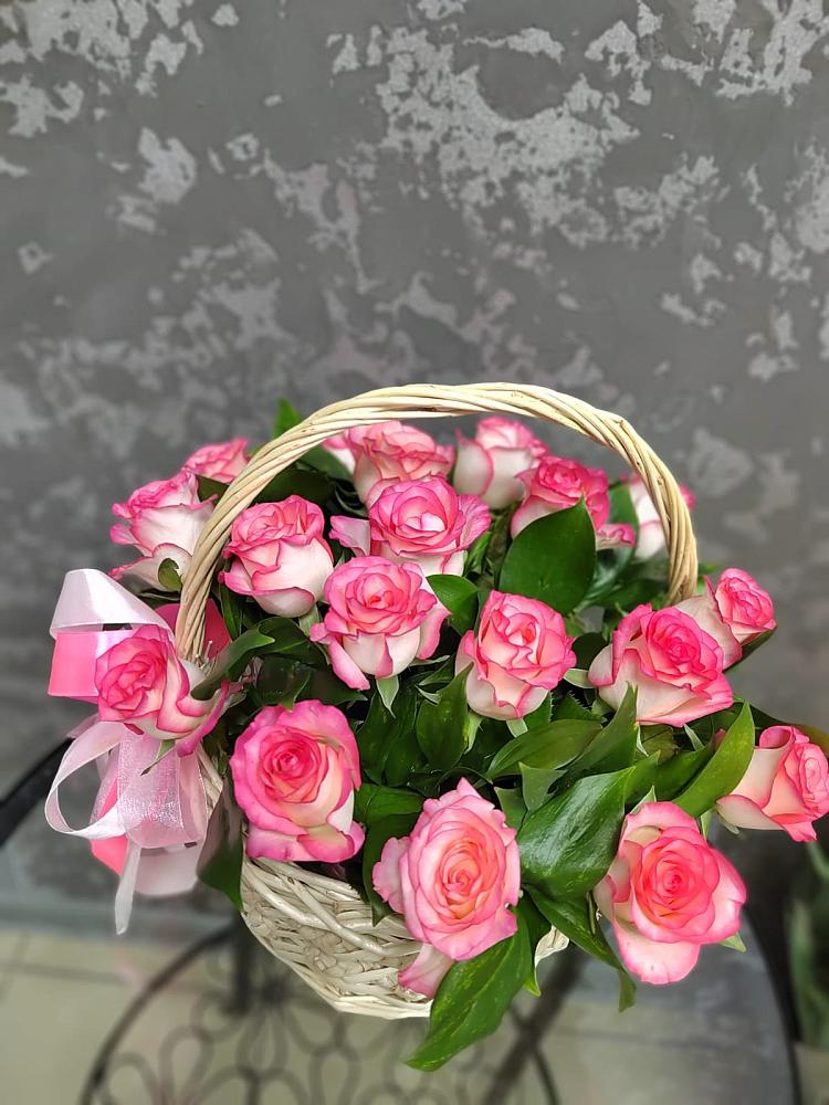 Цветочная композиция из Розы в корзине в Поселке имени Свердлова