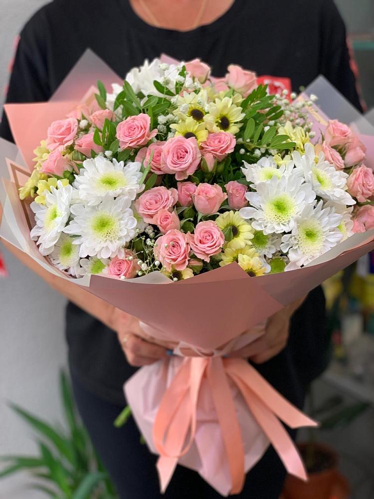 Букет цветов из: Розы и Хризантемы в Поселке имени Свердлова