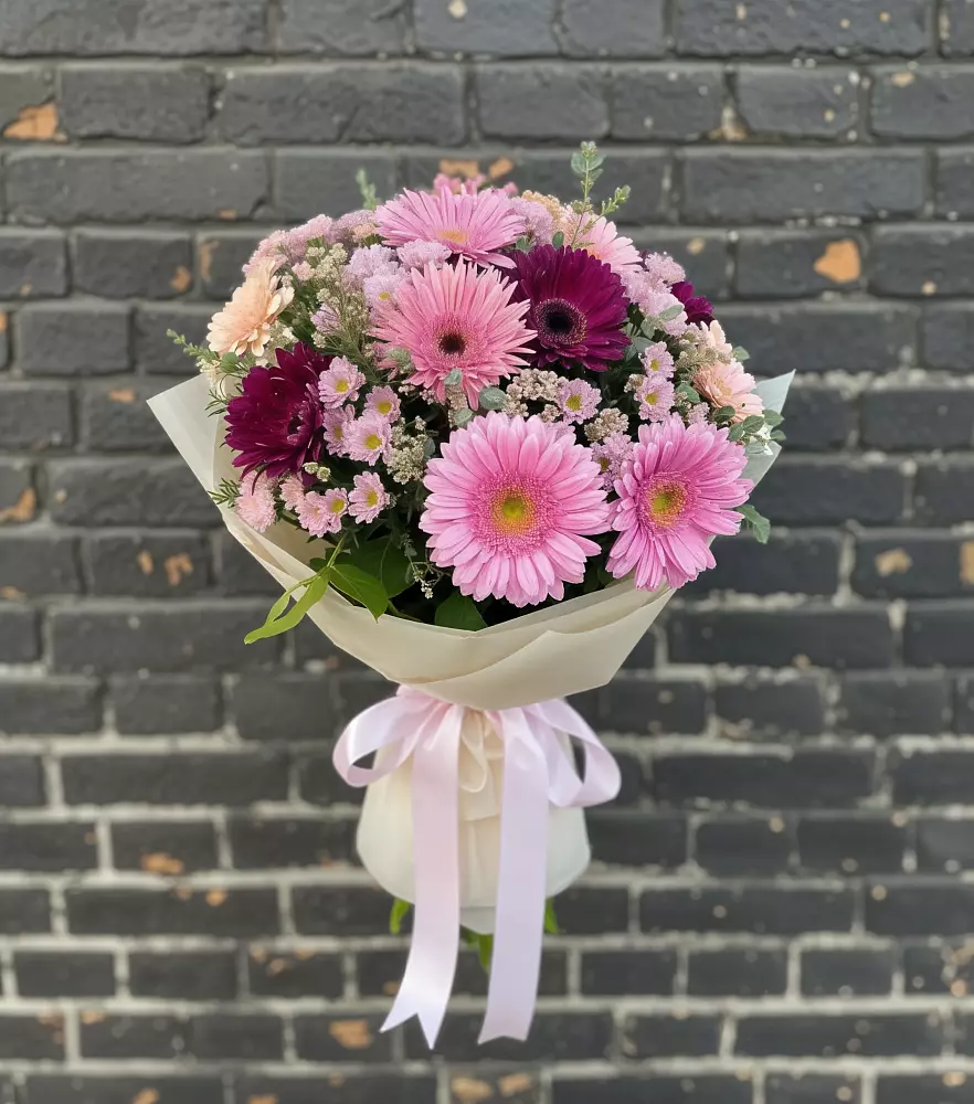 Букет цветов из: Герберы и Хризантемы в Поселке имени Свердлова