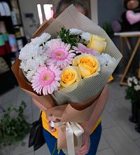 Букет цветов из:  Герберы, Розы и Хризантемы в Поселке имени Свердлова