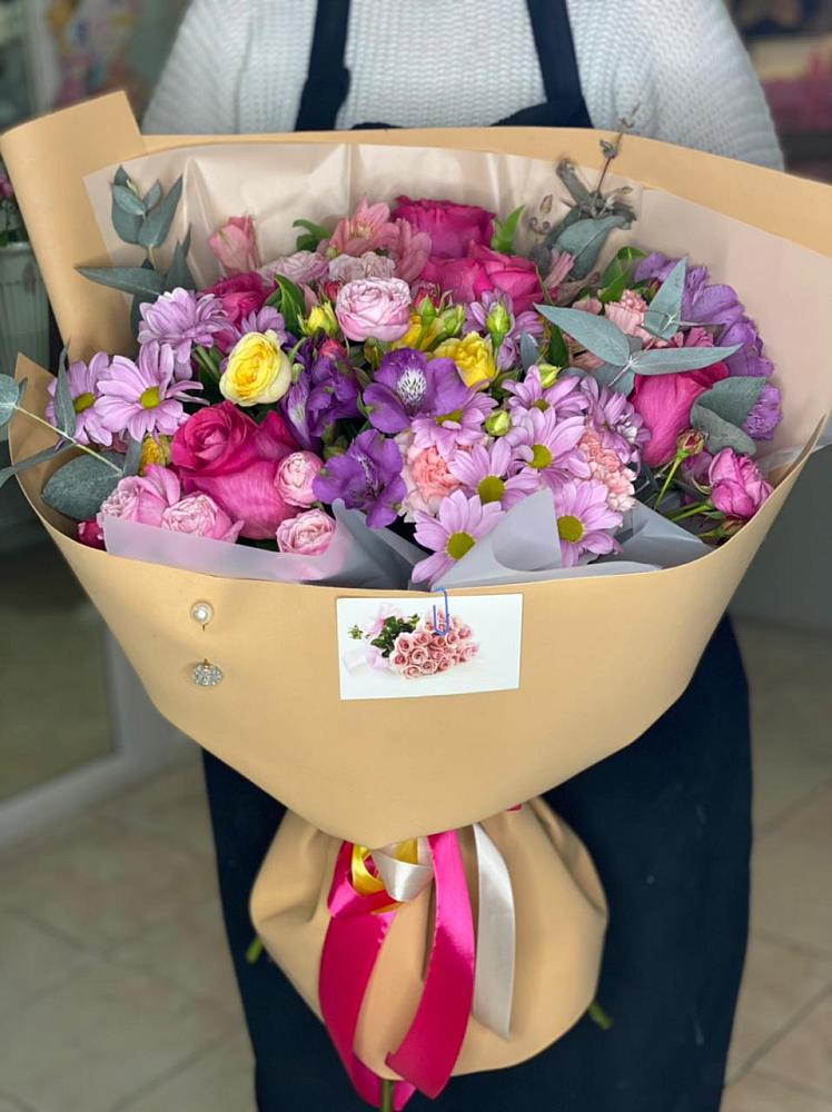 Букет цветов из: Хризантемы, Гвоздики и Альстромерии в Поселке имени Свердлова