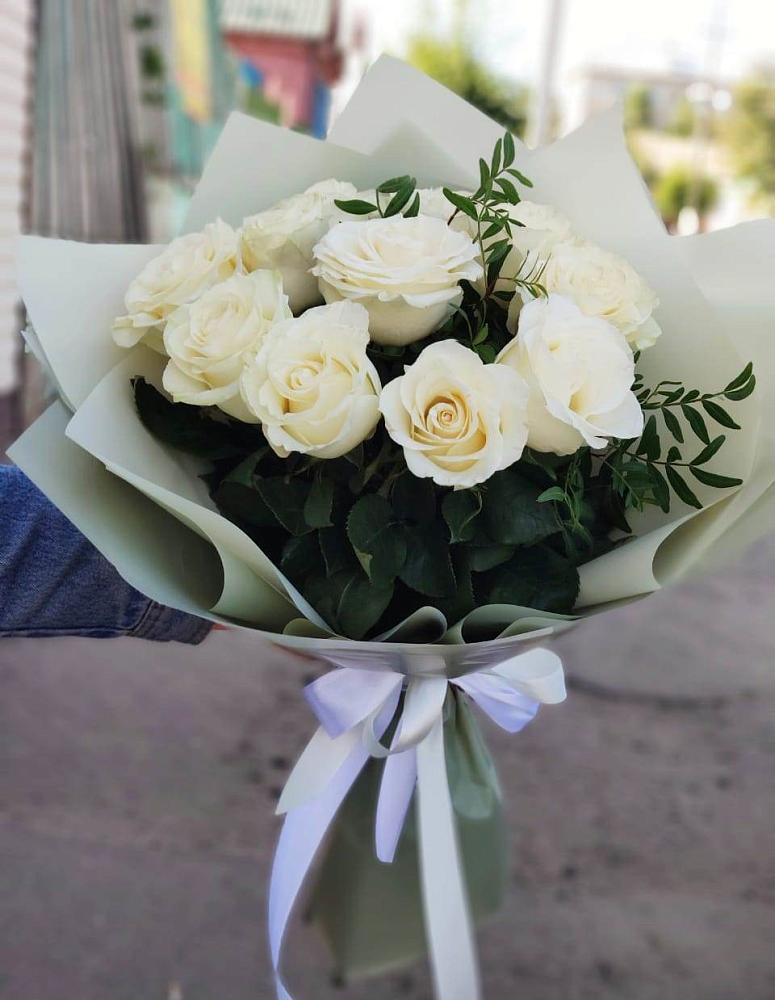 Букет Белые розы Проуд в Поселке имени Свердлова