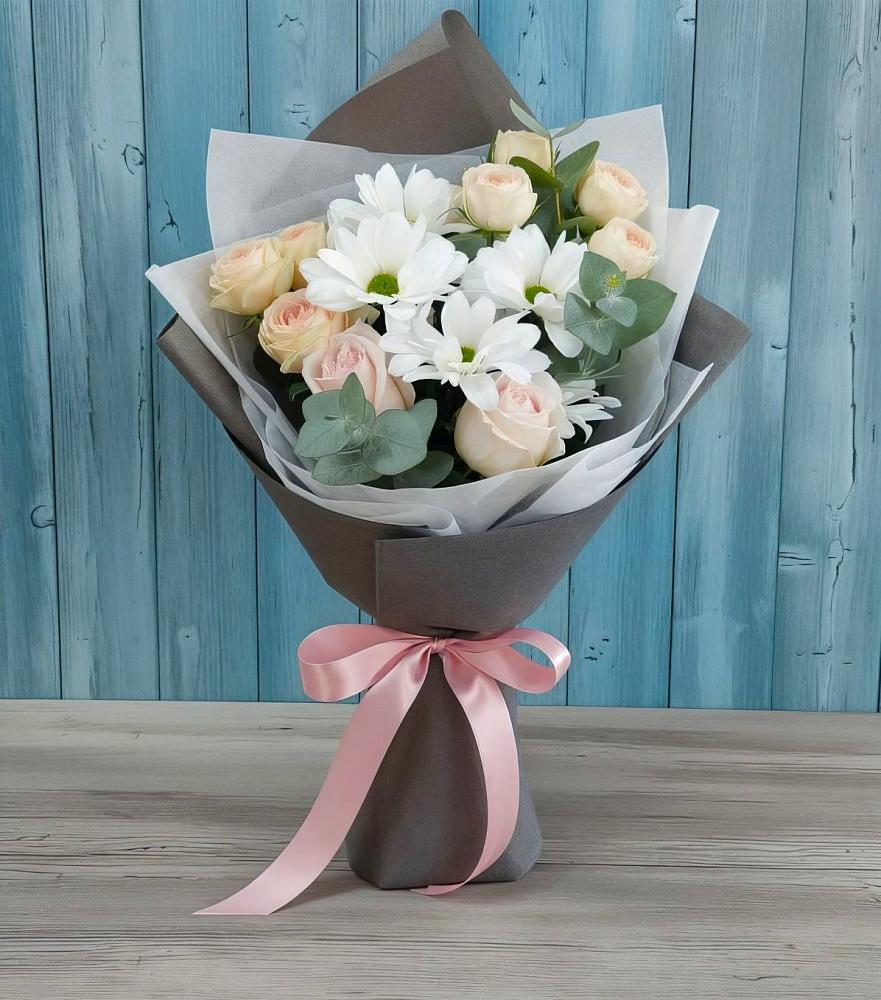 Букет цветов из: Хризантемы и Розы в Поселке имени Свердлова