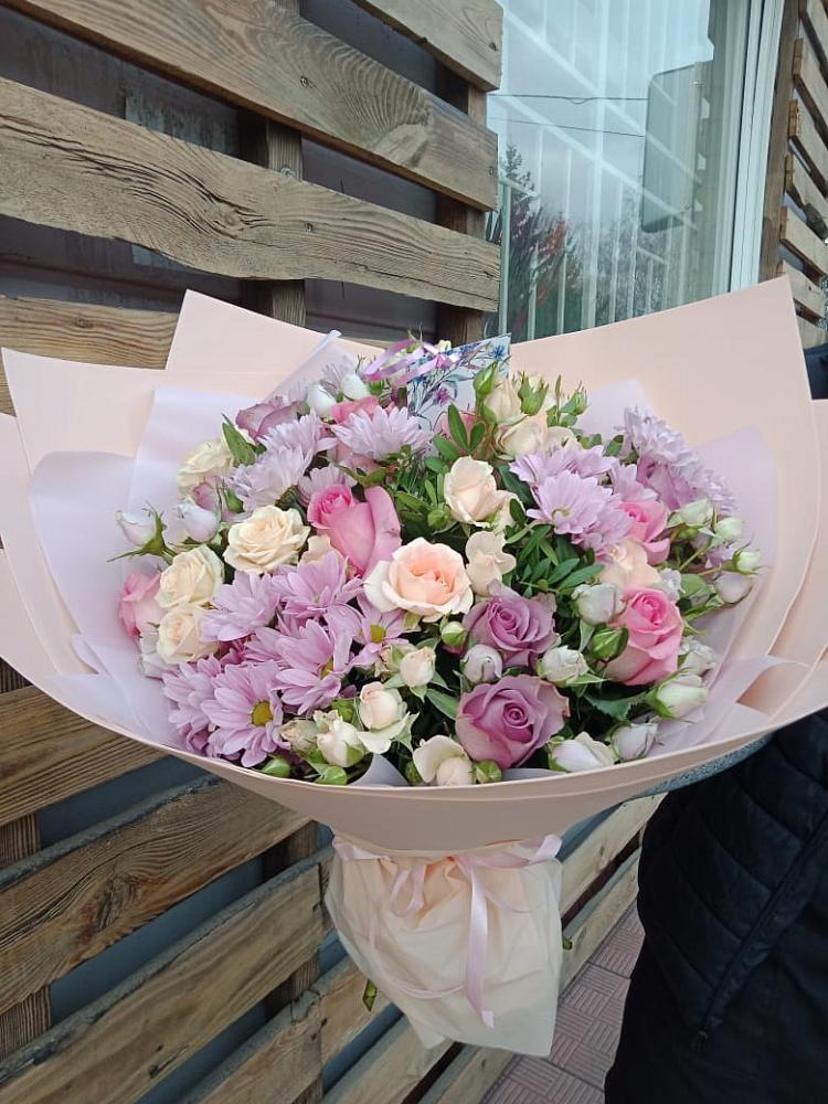 Букет цветов из: Розы и Хризантемы в Поселке имени Свердлова