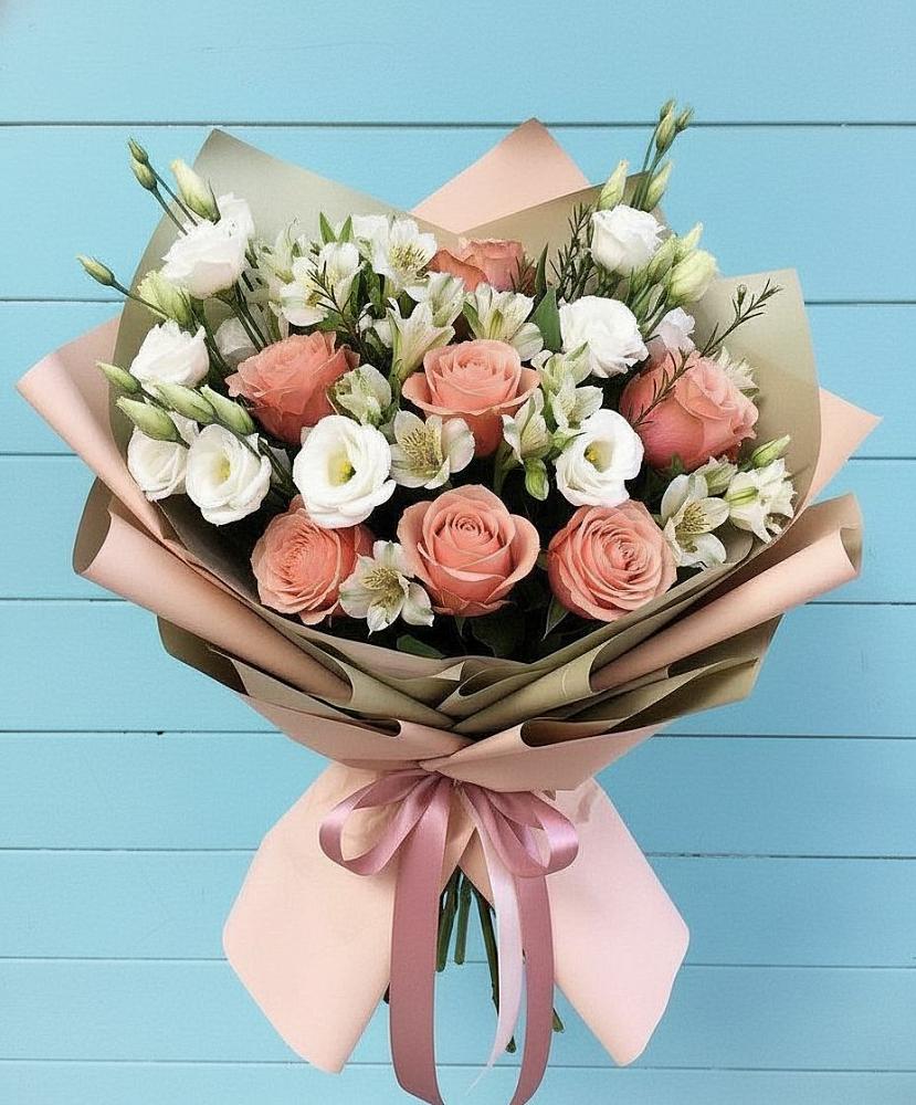 Букет цветов из: Розы, Альстромерии и Лизиантусы в Поселке имени Свердлова