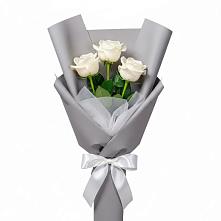 Букет 3 белые розы в Поселке имени Свердлова