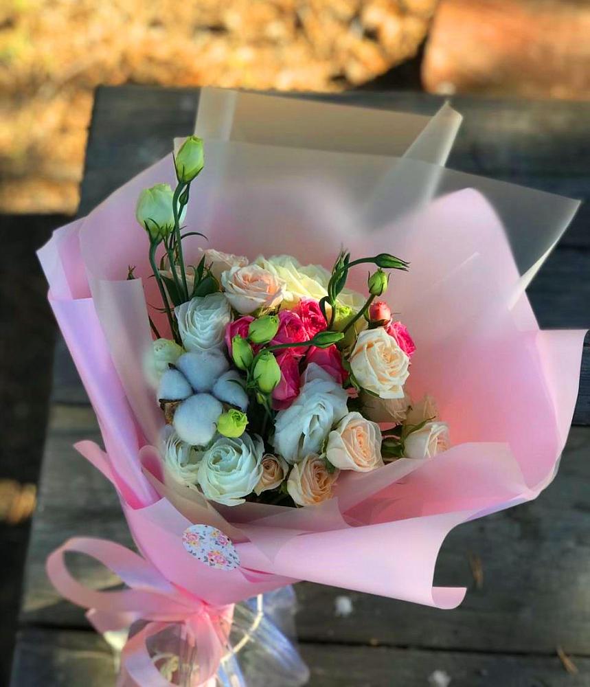 Букет цветов из: Розы и Лизиантусы в Поселке имени Свердлова