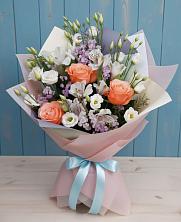 Букет цветов из:  Лизиантусы, Розы, Альстромерии и Гипсофила в Поселке имени Свердлова