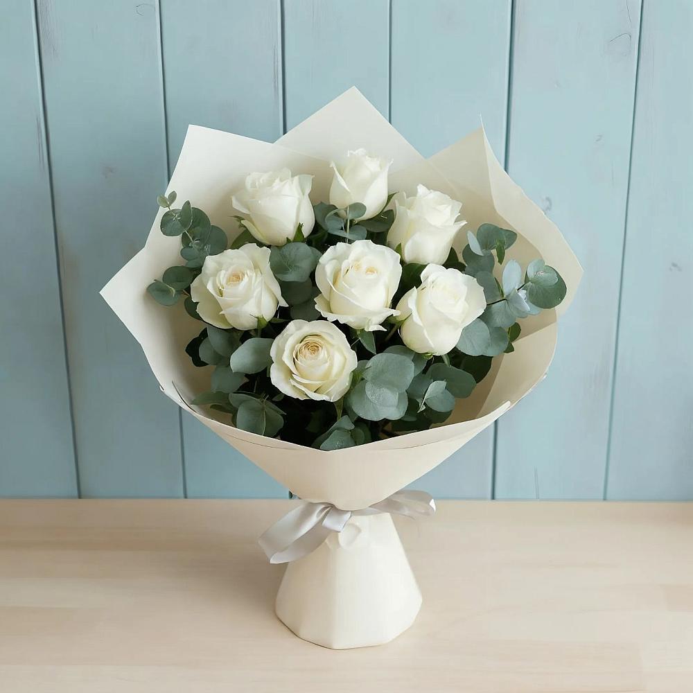 Букет Белые розы в Эвкалипте в Поселке имени Свердлова