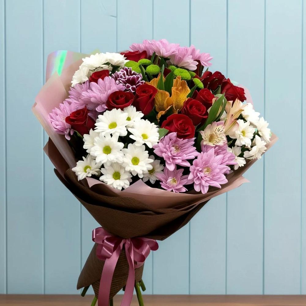 Букет цветов из: Розы, Хризантемы и Альстромерии в Поселке имени Свердлова