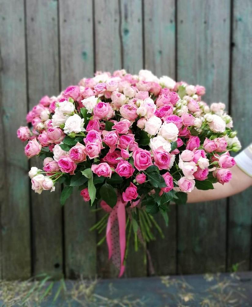 Букет Розовые кустовые розы Натали и Лав Лидия в Поселке имени Свердлова