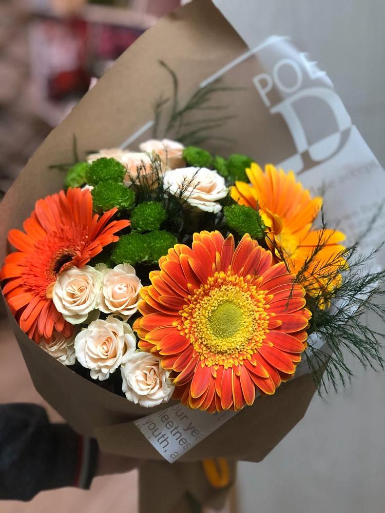Букет цветов из: Герберы, Хризантемы и Розы в Поселке имени Свердлова