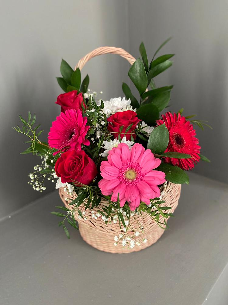 Цветочная композиция из Розы, Хризантемы и Герберы в корзине в Поселке имени Свердлова