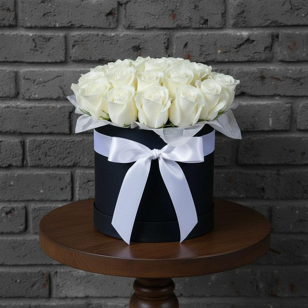 Цветочная композиция из Розы в шляпной коробке в Поселке имени Свердлова