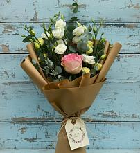 Букет цветов из:  Розы и Лизиантусы в Поселке имени Свердлова
