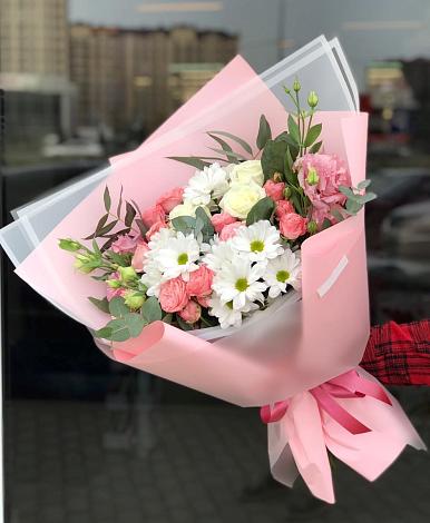 Букет цветов из: Розы, Лизиантусы и Хризантемы в Поселке имени Свердлова