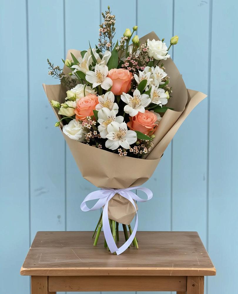 Букет цветов из: Альстромерии, Лизиантусы, Розы и Хризантемы в Поселке имени Свердлова