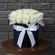 Цветочная композиция из Розы в шляпной коробке в Поселке имени Свердлова